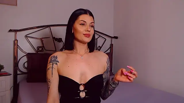 YvonneEverlee online show from May 2026 07:31:01 PM