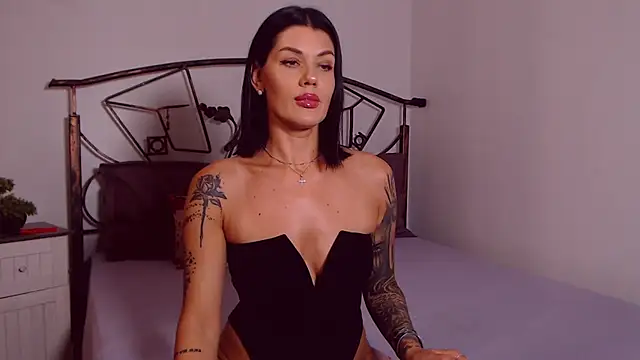 YvonneEverlee online show from July 2026 07:29:02 PM