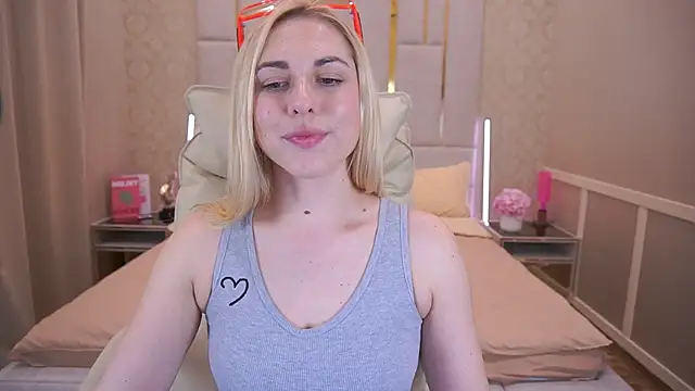 ArishkaLulu online show from March 2025 12:40:02 PM