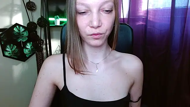 EmillyPlay online show from April 2026 06:19:01 AM