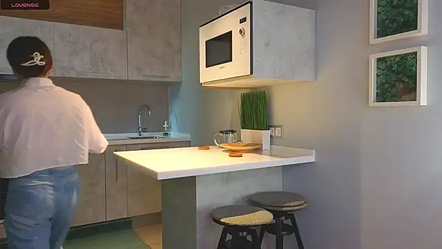 Snapshot of DonnaBurkee chatting on October 2025 04:10:02 AM DonnaBurkee online show from October 2025 04:10:02 AM