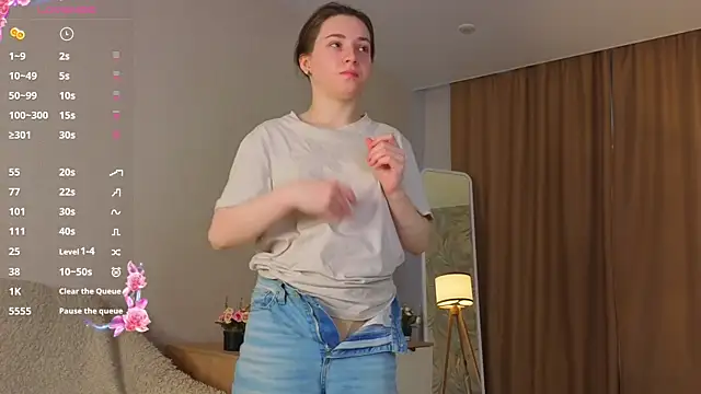 Snapshot of DonnaBurkee chatting on October 2025 04:49:02 AM DonnaBurkee online show from October 2025 04:49:02 AM