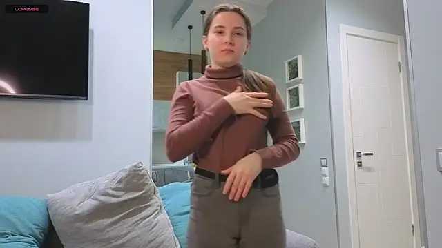 DonnaBurkee online show from April 2026 04:32:01 AM