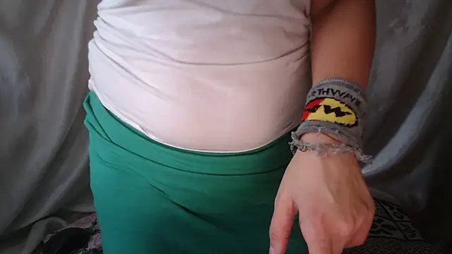 Burberrry  online show from October 2025 05:07:02 AM