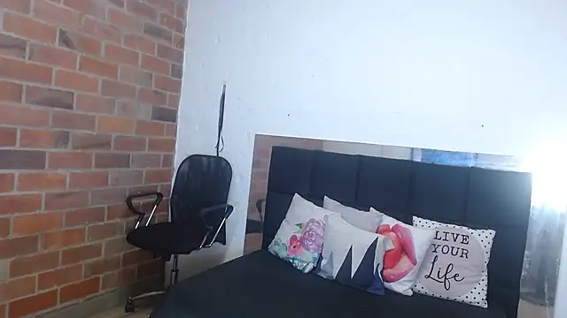 Snapshot of arenita__stone chatting on February 2025 09:33:02 PM arenita stone online show from February 2025 09:33:02 PM