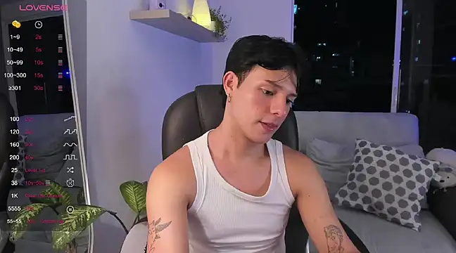 Snapshot of Alexxblue chatting on December 2024 01:07:02 AM Alexxblue online show from December 2024 01:07:02 AM