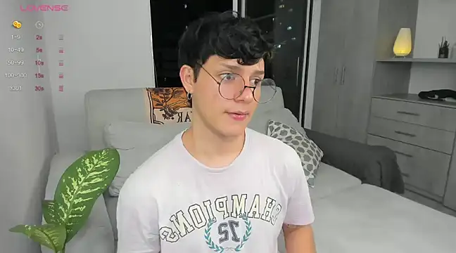 Snapshot of Alexxblue chatting on December 2024 11:20:01 PM Alexxblue online show from December 2024 11:20:01 PM