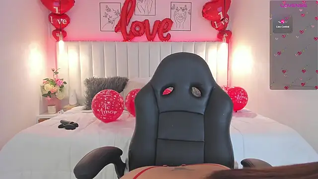 ivy collins online show from February 2025 01:10:01 AM