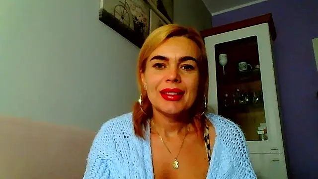 Snapshot of DESIREjenny chatting on December 2024 08:01:02 AM DESIREjenny online show from December 2024 08:01:02 AM