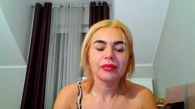 Snapshot of DESIREjenny chatting on December 2024 08:09:01 AM DESIREjenny online show from December 2024 08:09:01 AM