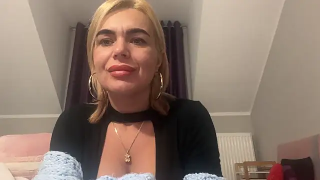 Snapshot of DESIREjenny chatting on December 2024 08:09:02 AM DESIREjenny online show from December 2024 08:09:02 AM