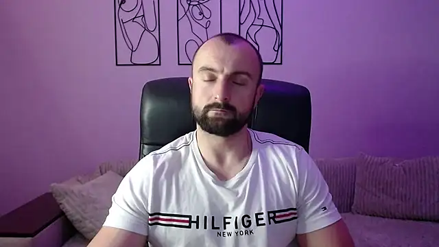 brindlefly6969 online show from November 2025 11:44:01 AM