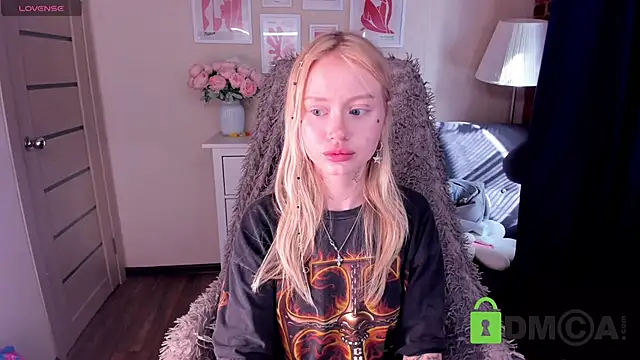 Snapshot of MalenaErnman chatting on March 2025 11:00:01 AM MalenaErnman online show from March 2025 11:00:01 AM