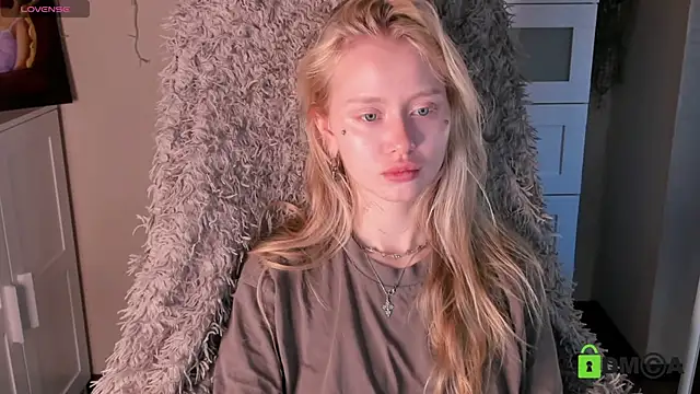 Snapshot of MalenaErnman chatting on October 2025 10:35:01 AM MalenaErnman online show from October 2025 10:35:01 AM