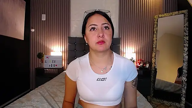 isabella smith  online show from December 2024 01:55:02 PM