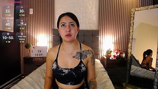 isabella smith  online show from December 2024 05:00:01 PM