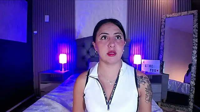 isabella smith  online show from January 2025 01:13:01 PM