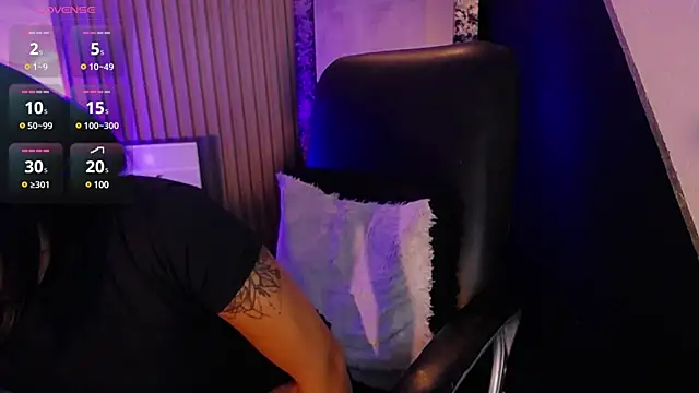 isabella smith  online show from January 2025 05:00:01 PM