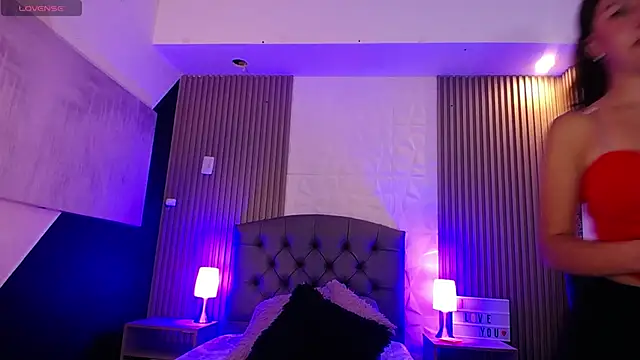 isabella smith  online show from February 2025 01:06:01 PM