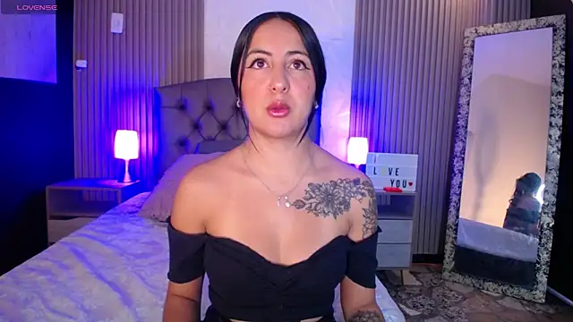 isabella smith  online show from February 2025 01:15:02 PM