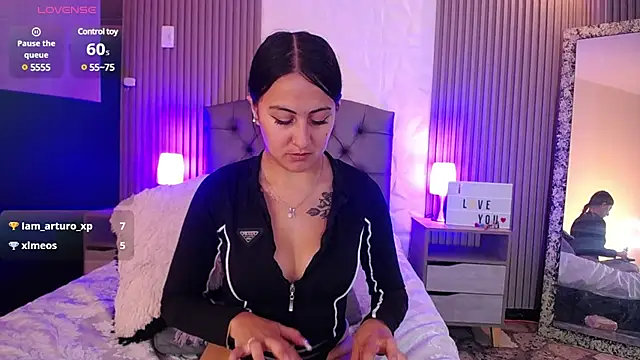 isabella smith  online show from February 2025 04:26:02 PM