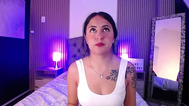 isabella smith  online show from March 2025 01:28:01 PM