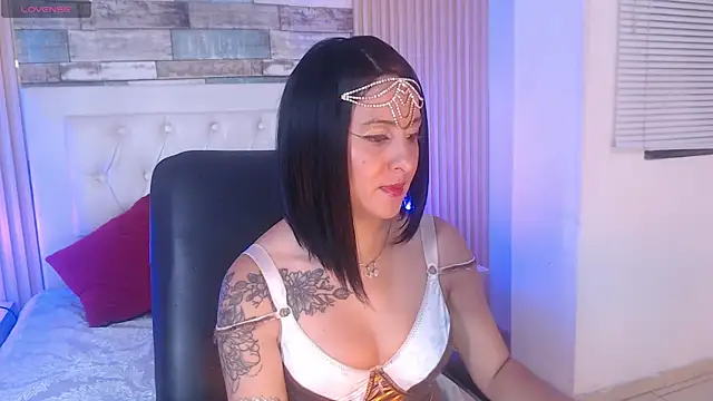 isabella smith  online show from October 2025 05:43:01 PM