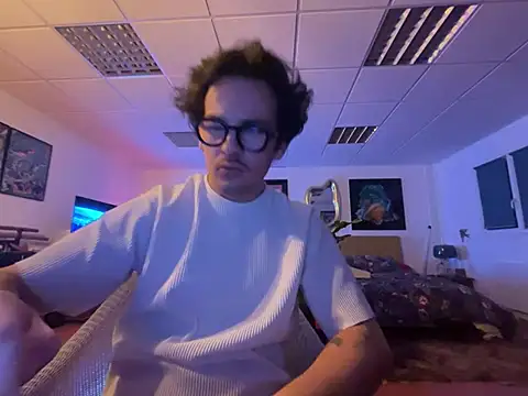 Snapshot of hardmecl chatting on March 2025 09:47:02 PM hardmecl online show from March 2025 09:47:02 PM