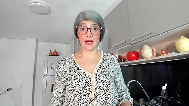 Jessica Herrera  online show from January 2025 10:11:02 PM