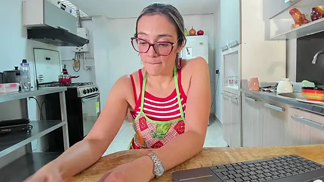 Jessica Herrera  online show from February 2025 07:51:01 PM