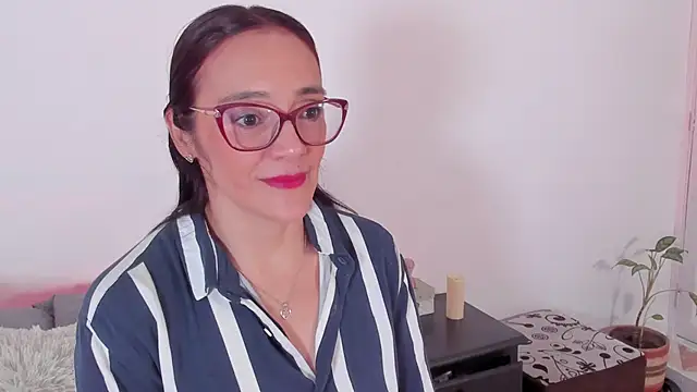 Jessica Herrera  online show from April 2026 10:00:02 PM