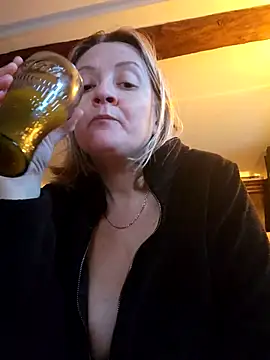 Snapshot of lady_charlyne chatting on January 2025 08:38:02 AM lady charlyne online show from January 2025 08:38:02 AM