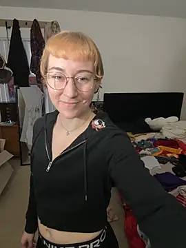 Snapshot of ketarisenup chatting on November 2025 09:14:02 PM ketarisenup online show from November 2025 09:14:02 PM