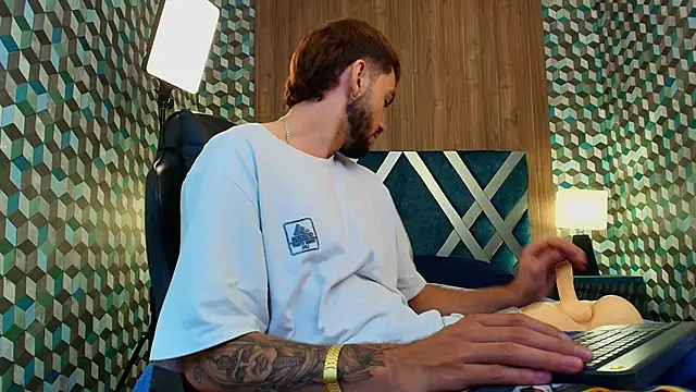 Michael magno online show from October 2025 01:29:02 PM