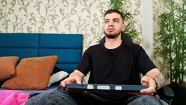 Michael magno online show from July 2026 04:24:01 PM