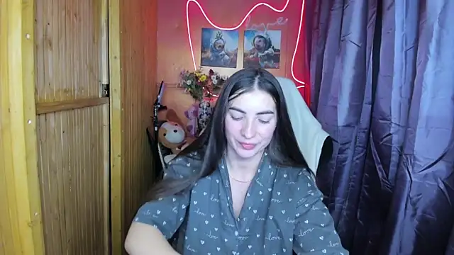 Snapshot of Fiery_Brunette_ chatting on December 2024 02:22:02 AM Fiery Brunette online show from December 2024 02:22:02 AM