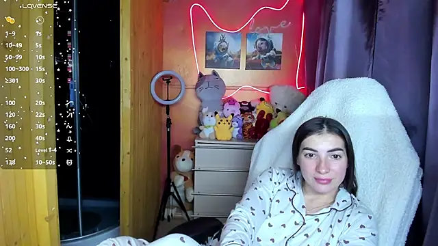 Snapshot of Fiery_Brunette_ chatting on October 2025 01:20:01 PM Fiery Brunette online show from October 2025 01:20:01 PM