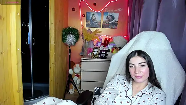 Fiery Brunette  online show from December 2025 03:30:01 PM