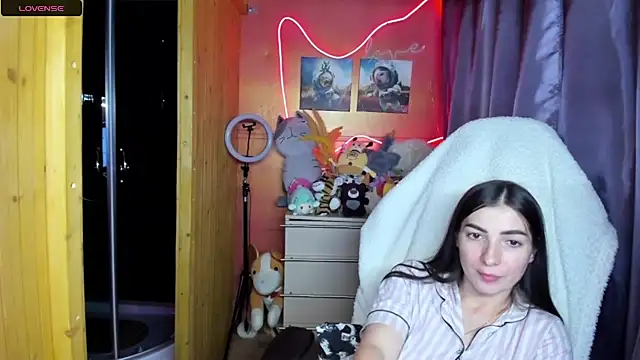 Fiery Brunette  online show from June 2026 03:59:01 AM