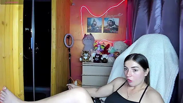 Fiery Brunette  online show from July 2026 04:52:02 AM