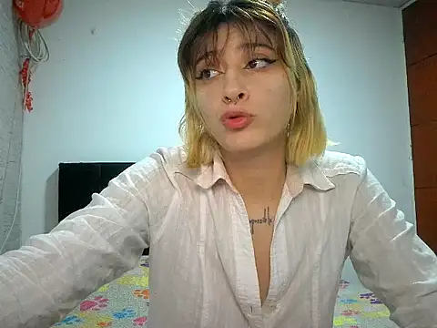Mia foster1 online show from May 2026 11:01:02 PM