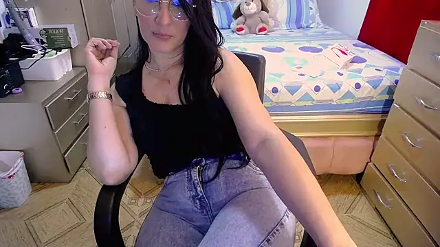 BitterMomXxx online show from February 2025 03:41:02 PM