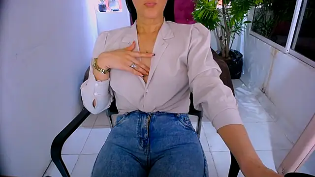 BitterMomXxx online show from September 2025 01:22:01 PM