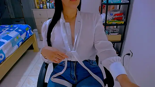 Snapshot of BitterMomXxx chatting on April 2026 04:00:01 PM BitterMomXxx online show from April 2026 04:00:01 PM