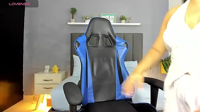 ayla13  online show from September 2025 03:44:01 PM