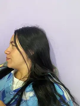 Snapshot of hannahb-e chatting on January 2025 10:30:02 PM hannahb-e online show from January 2025 10:30:02 PM