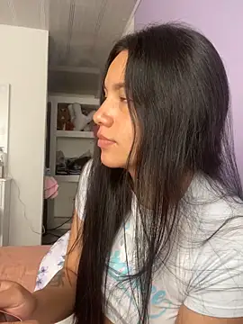 Snapshot of hannahb-e chatting on February 2025 06:27:02 PM hannahb-e online show from February 2025 06:27:02 PM