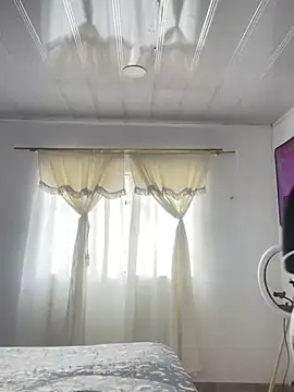 Snapshot of hannahb-e chatting on February 2025 02:26:01 PM hannahb-e online show from February 2025 02:26:01 PM