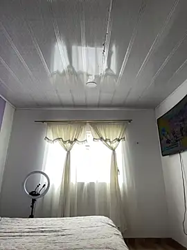 Snapshot of hannahb-e chatting on February 2025 03:49:01 PM hannahb-e online show from February 2025 03:49:01 PM