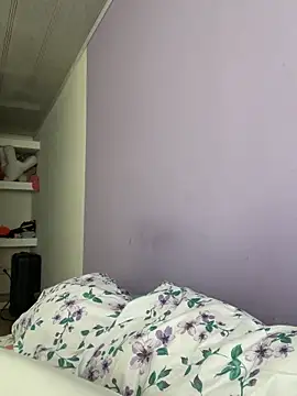 Snapshot of hannahb-e chatting on February 2025 09:20:02 PM hannahb-e online show from February 2025 09:20:02 PM